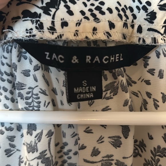 Zac & Rachel vneck blouse size small - Picture 4 of 6